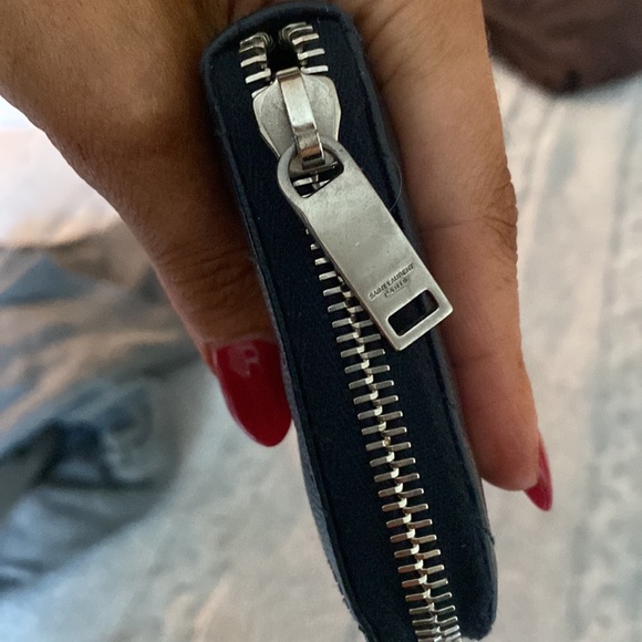 SAINT LAURENT Monogramme Grain de Poudre Zip-Around Wallet - Picture 4 of 8